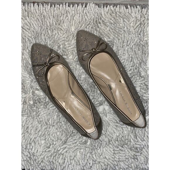 Adrienne Vittadini Gold Slip-ons Women's Size 9M - Picture 4 of 7